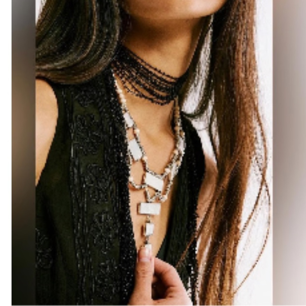 Freepeople Lately Necklace
Style No: 88473350